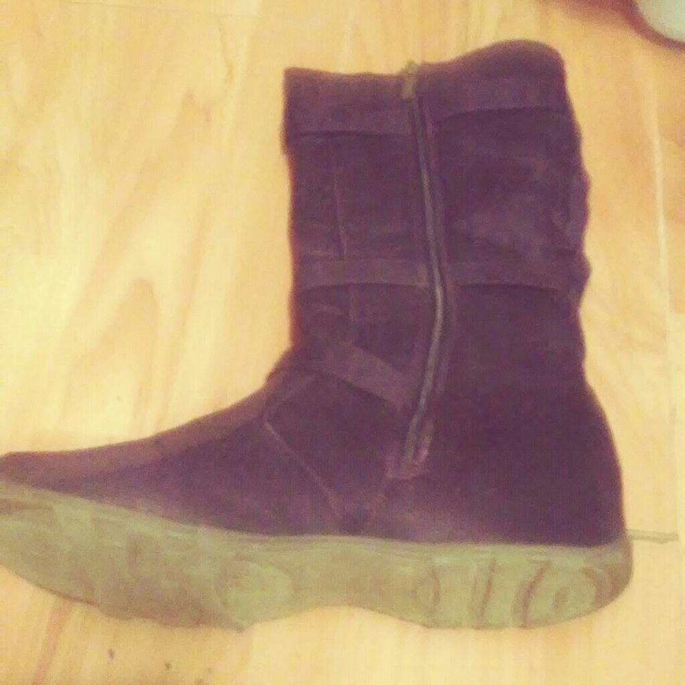 Boots - Picture 6 of 8